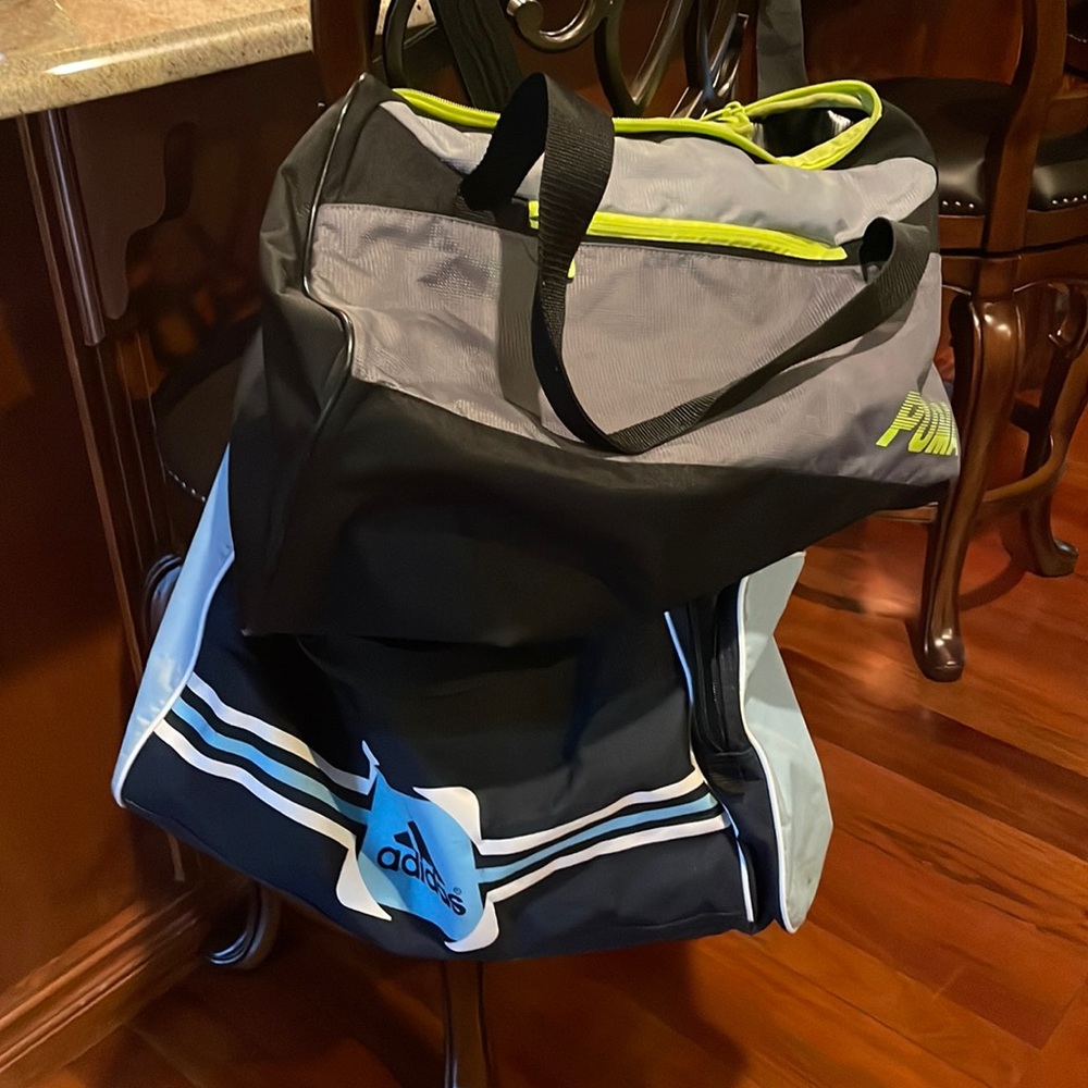 Bundle of 2 duffel bags